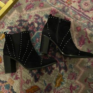 Black studded Kensie ankle booties. Women’s size 9.